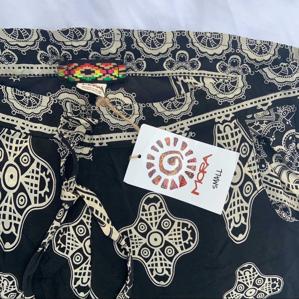 MORA | Printed Beach Pants - Picture 4 of 5